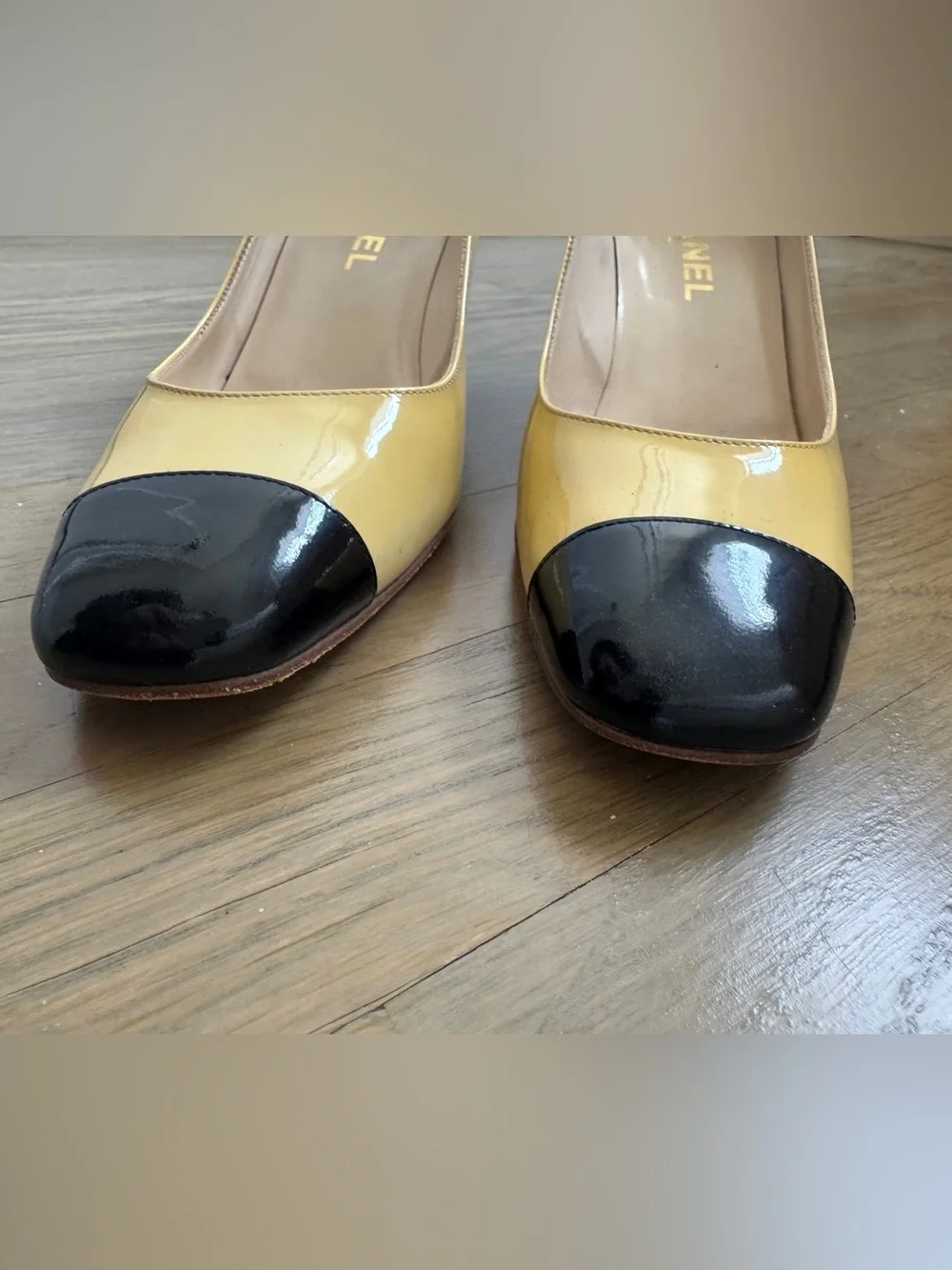 Vintage CHANEL Two Tone Cap Toe Patent Leather Pumps EU 38